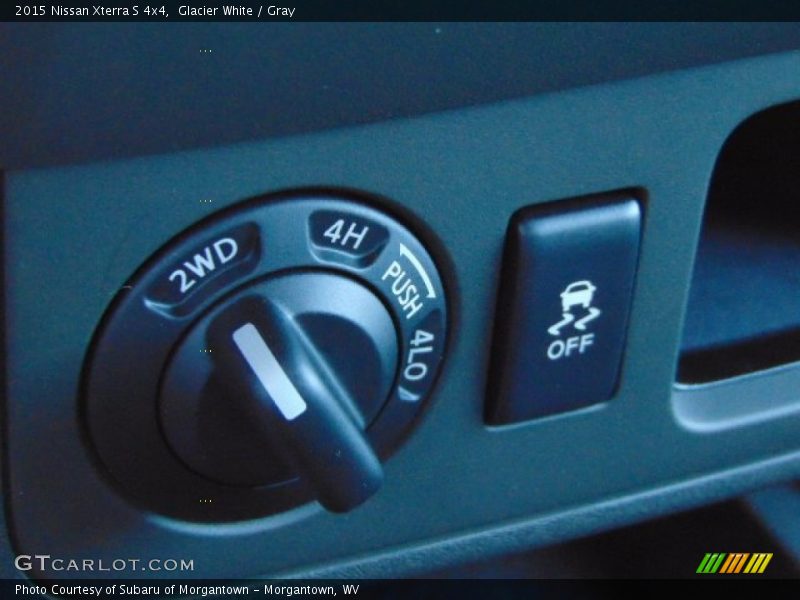 Glacier White / Gray 2015 Nissan Xterra S 4x4