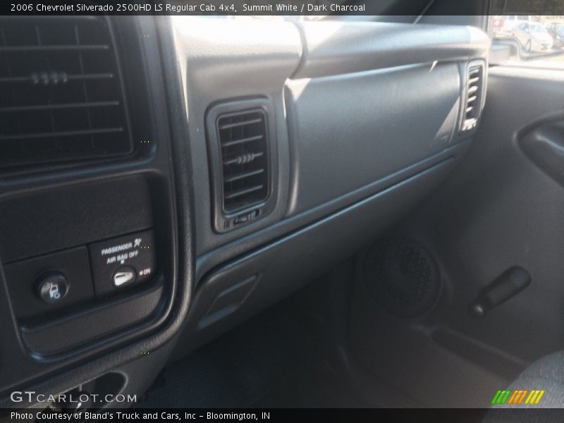 Summit White / Dark Charcoal 2006 Chevrolet Silverado 2500HD LS Regular Cab 4x4