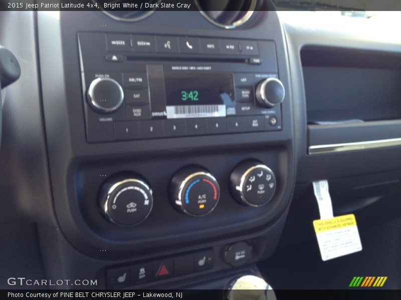 Bright White / Dark Slate Gray 2015 Jeep Patriot Latitude 4x4