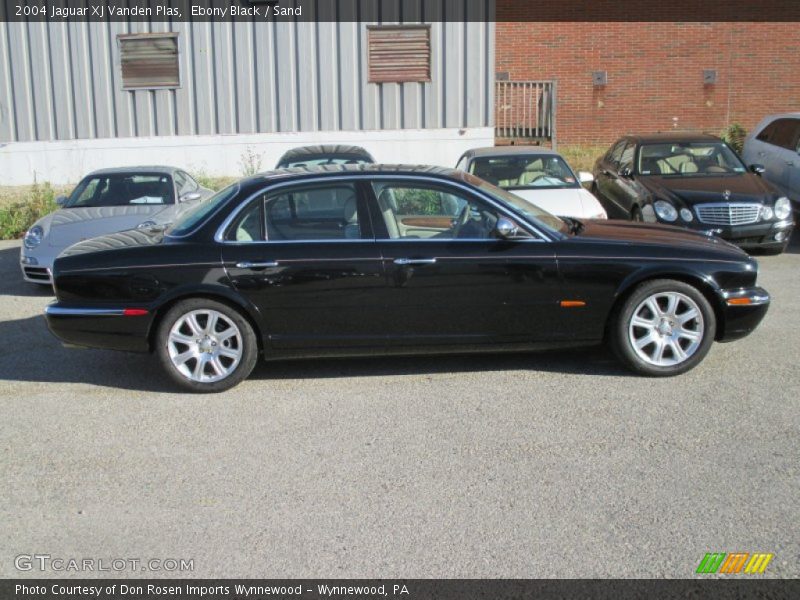 Ebony Black / Sand 2004 Jaguar XJ Vanden Plas
