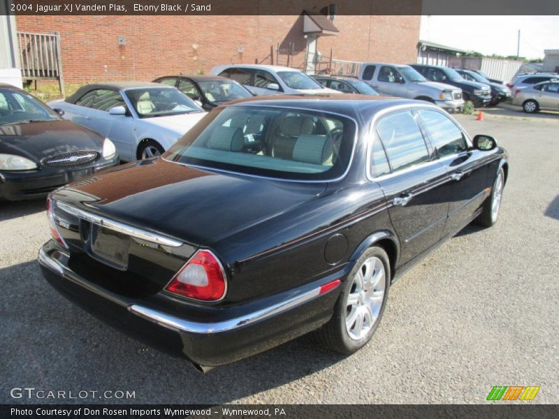Ebony Black / Sand 2004 Jaguar XJ Vanden Plas