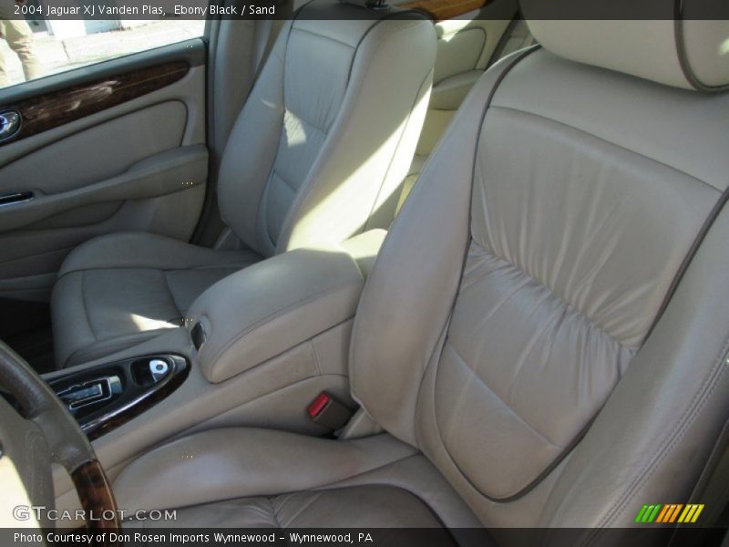 Ebony Black / Sand 2004 Jaguar XJ Vanden Plas