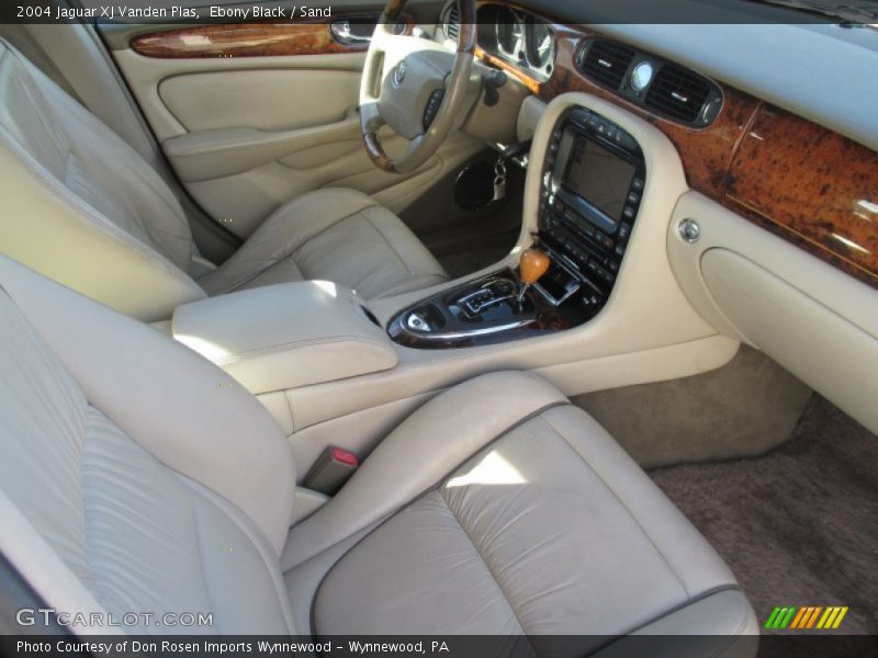 Ebony Black / Sand 2004 Jaguar XJ Vanden Plas