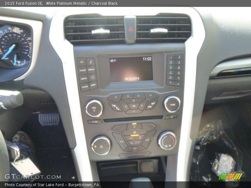 White Platinum Metallic / Charcoal Black 2015 Ford Fusion SE