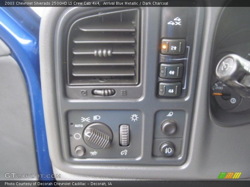 Controls of 2003 Silverado 2500HD LS Crew Cab 4x4