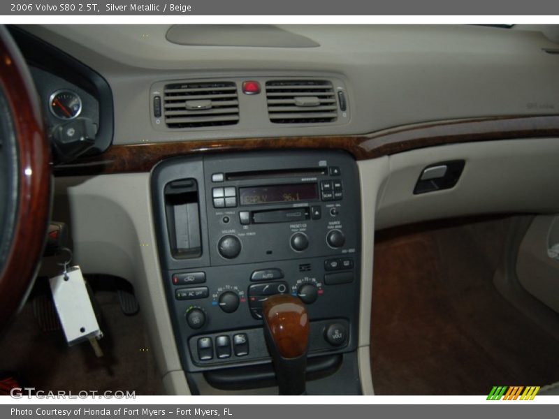 Silver Metallic / Beige 2006 Volvo S80 2.5T