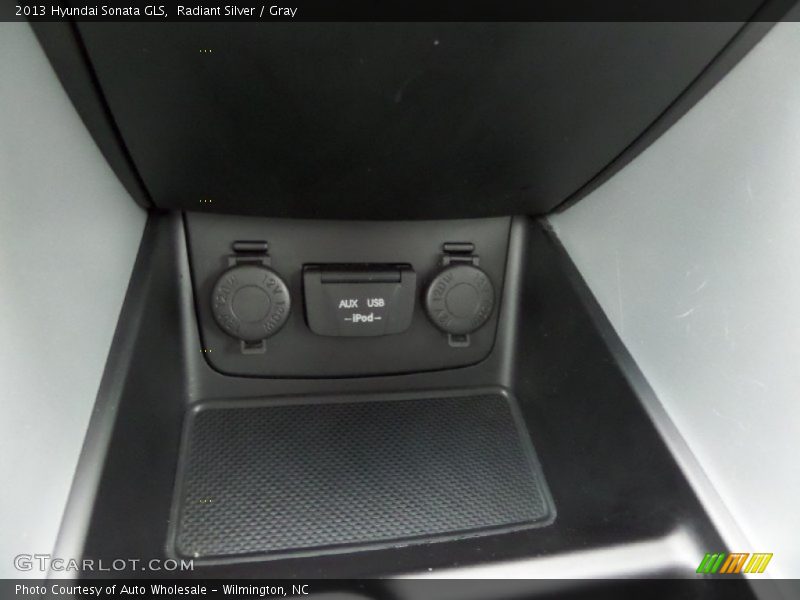 Radiant Silver / Gray 2013 Hyundai Sonata GLS