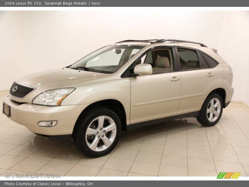 Front 3/4 View of 2004 RX 330