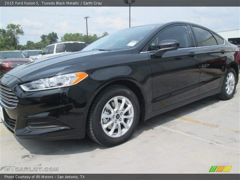 Tuxedo Black Metallic / Earth Gray 2015 Ford Fusion S