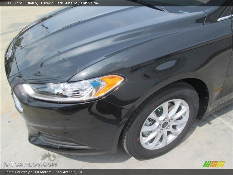Tuxedo Black Metallic / Earth Gray 2015 Ford Fusion S