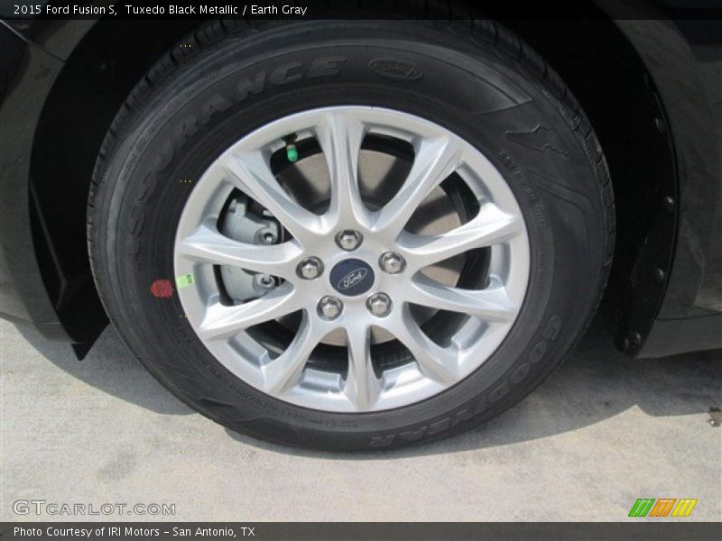Tuxedo Black Metallic / Earth Gray 2015 Ford Fusion S