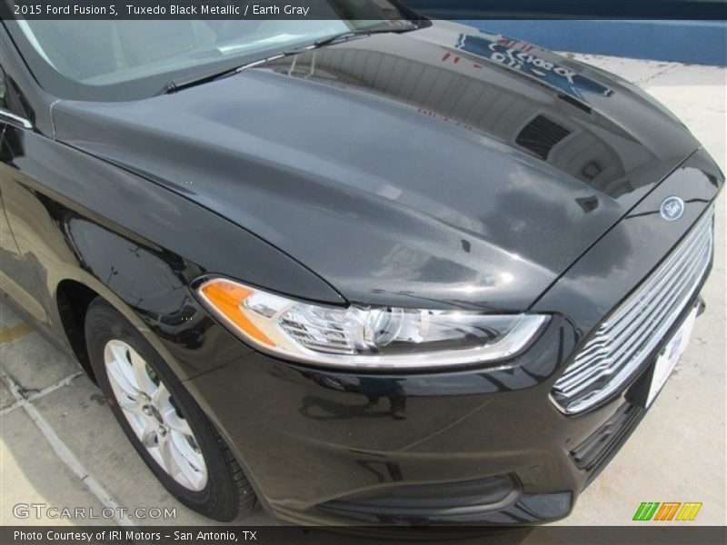 Tuxedo Black Metallic / Earth Gray 2015 Ford Fusion S