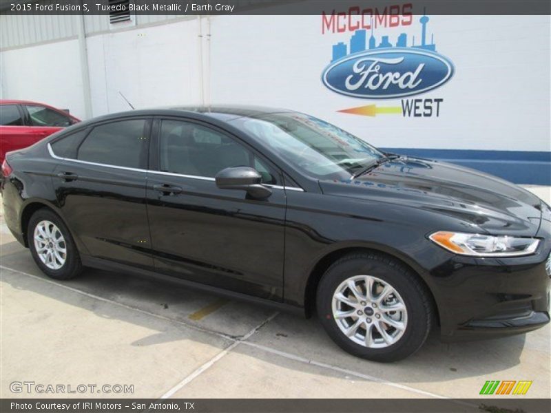 Tuxedo Black Metallic / Earth Gray 2015 Ford Fusion S