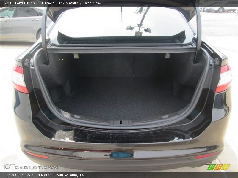 Tuxedo Black Metallic / Earth Gray 2015 Ford Fusion S