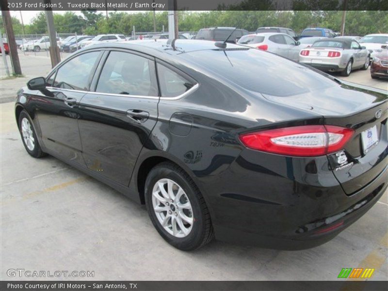 Tuxedo Black Metallic / Earth Gray 2015 Ford Fusion S