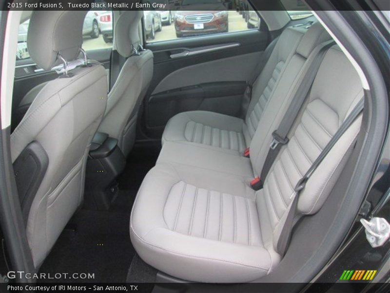 Tuxedo Black Metallic / Earth Gray 2015 Ford Fusion S