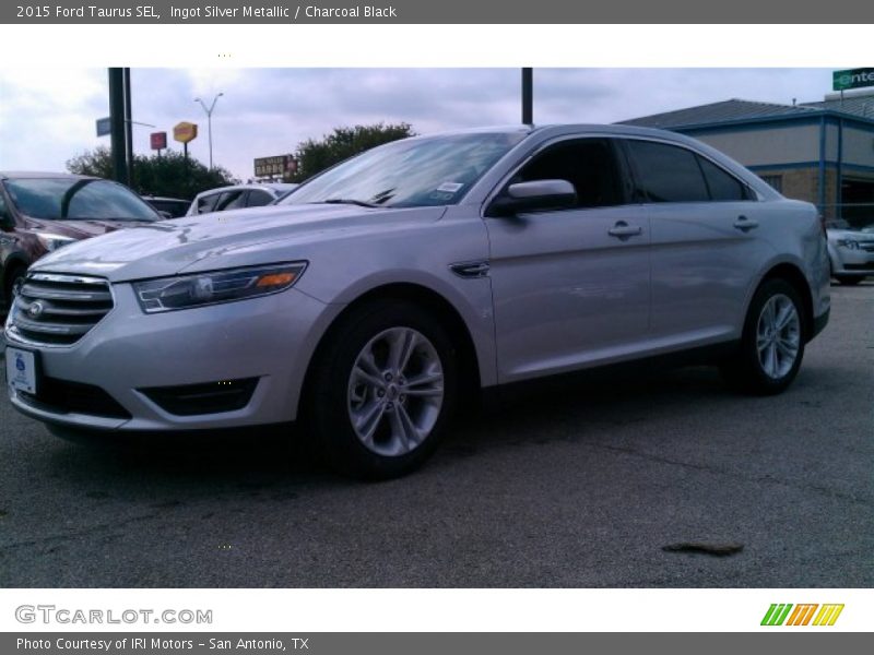 Ingot Silver Metallic / Charcoal Black 2015 Ford Taurus SEL