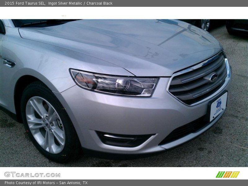 Ingot Silver Metallic / Charcoal Black 2015 Ford Taurus SEL