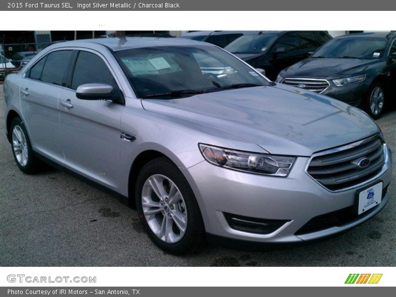 Ingot Silver Metallic / Charcoal Black 2015 Ford Taurus SEL