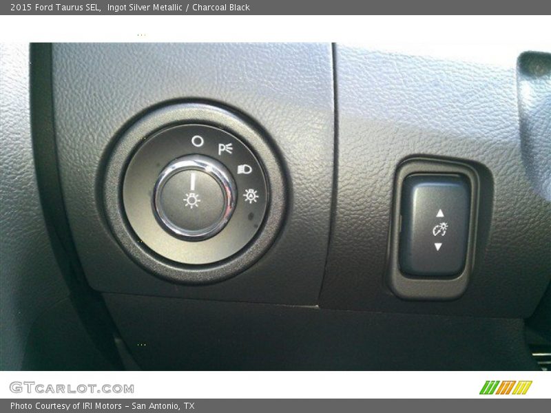 Ingot Silver Metallic / Charcoal Black 2015 Ford Taurus SEL