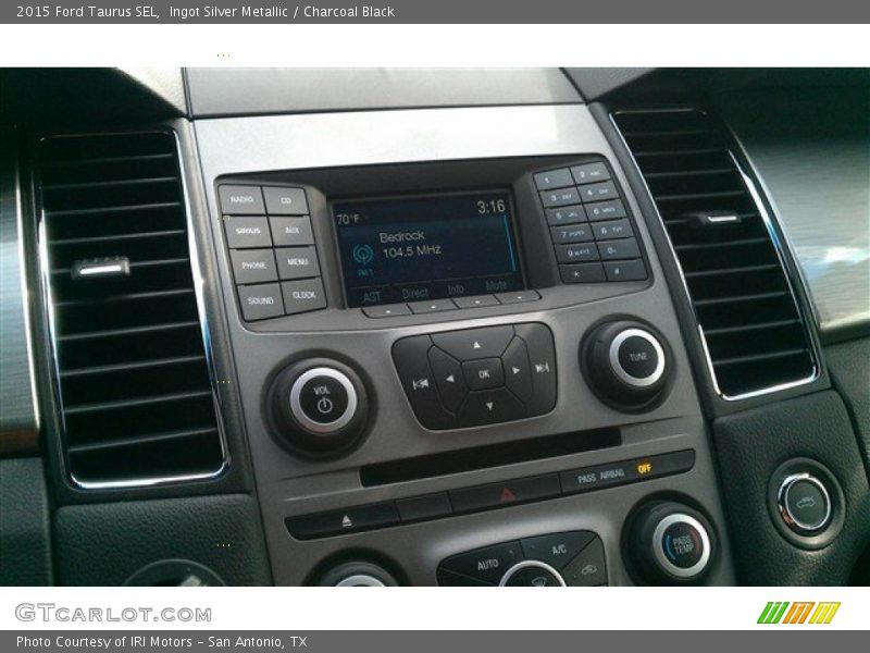 Ingot Silver Metallic / Charcoal Black 2015 Ford Taurus SEL
