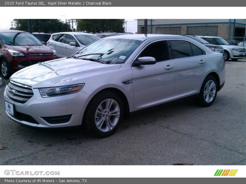 Ingot Silver Metallic / Charcoal Black 2015 Ford Taurus SEL