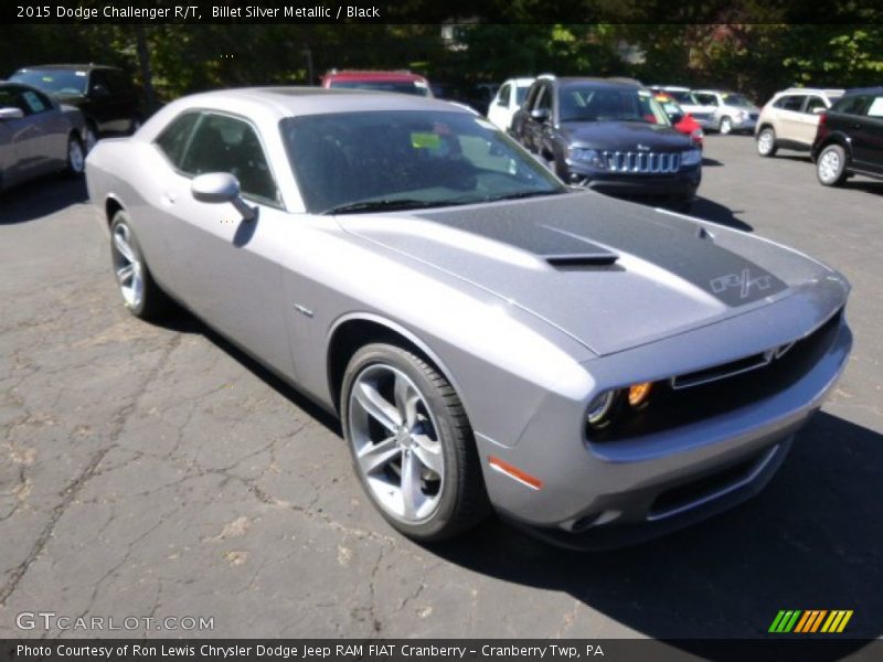 Front 3/4 View of 2015 Challenger R/T