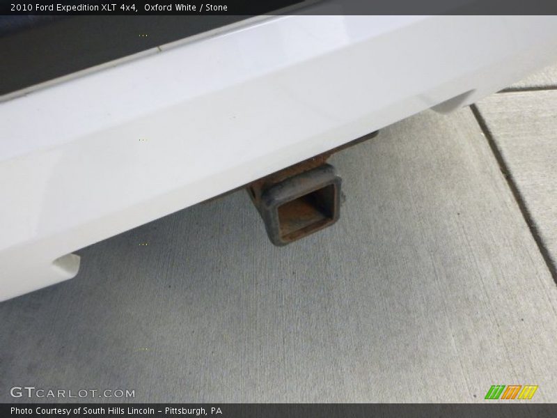 Oxford White / Stone 2010 Ford Expedition XLT 4x4