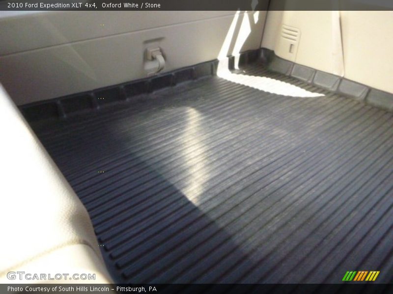 Oxford White / Stone 2010 Ford Expedition XLT 4x4