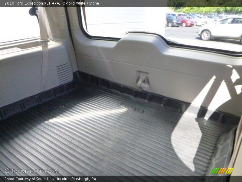 Oxford White / Stone 2010 Ford Expedition XLT 4x4