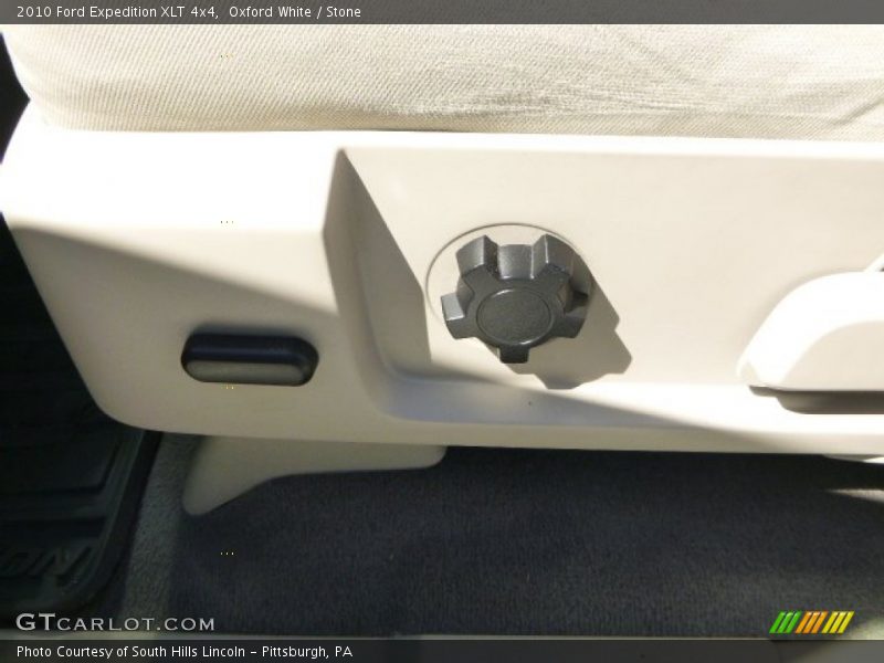 Oxford White / Stone 2010 Ford Expedition XLT 4x4