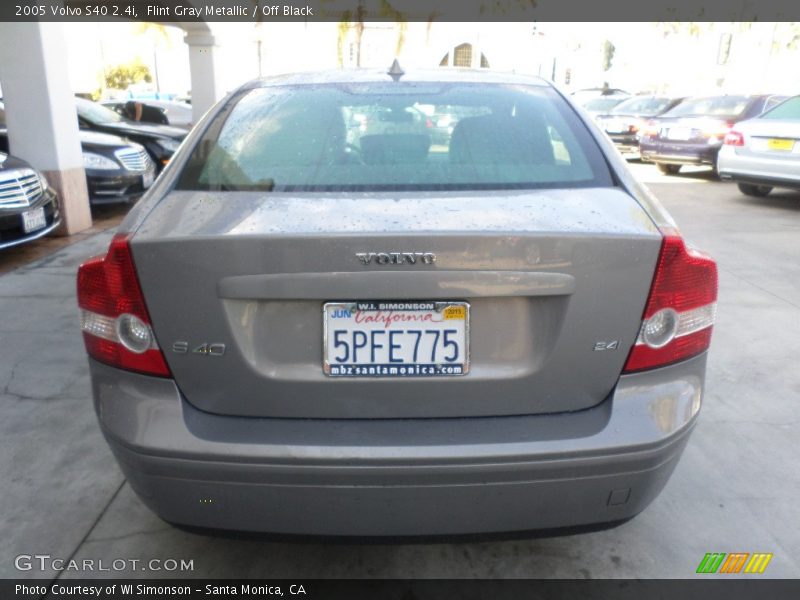 Flint Gray Metallic / Off Black 2005 Volvo S40 2.4i