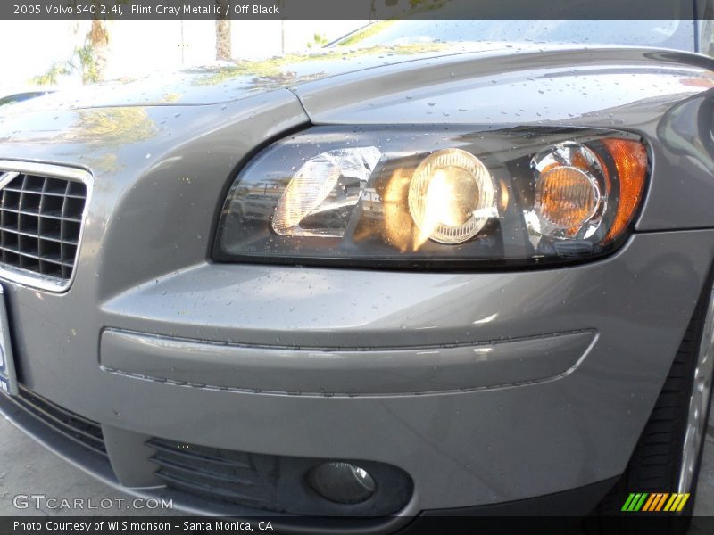 Flint Gray Metallic / Off Black 2005 Volvo S40 2.4i