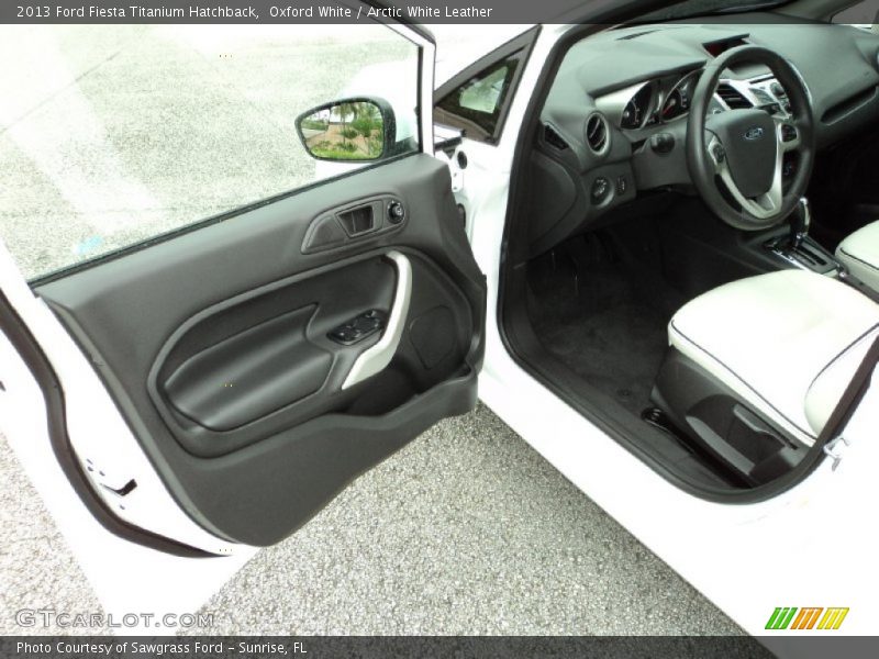 Oxford White / Arctic White Leather 2013 Ford Fiesta Titanium Hatchback