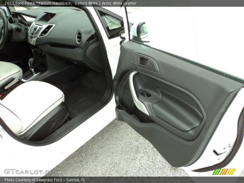 Oxford White / Arctic White Leather 2013 Ford Fiesta Titanium Hatchback