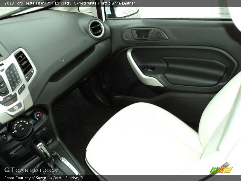 Oxford White / Arctic White Leather 2013 Ford Fiesta Titanium Hatchback