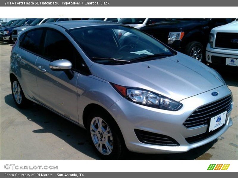 Ingot Silver / Charcoal Black 2014 Ford Fiesta SE Hatchback