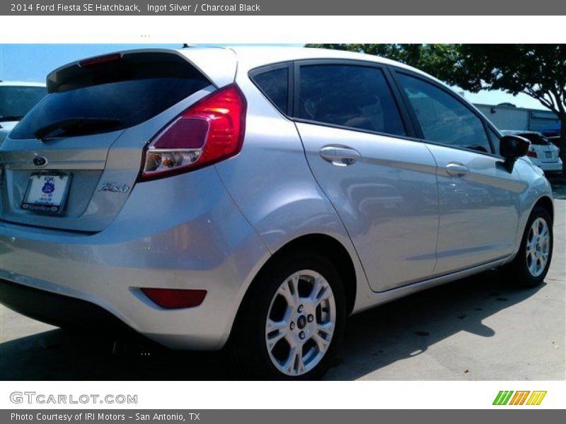 Ingot Silver / Charcoal Black 2014 Ford Fiesta SE Hatchback