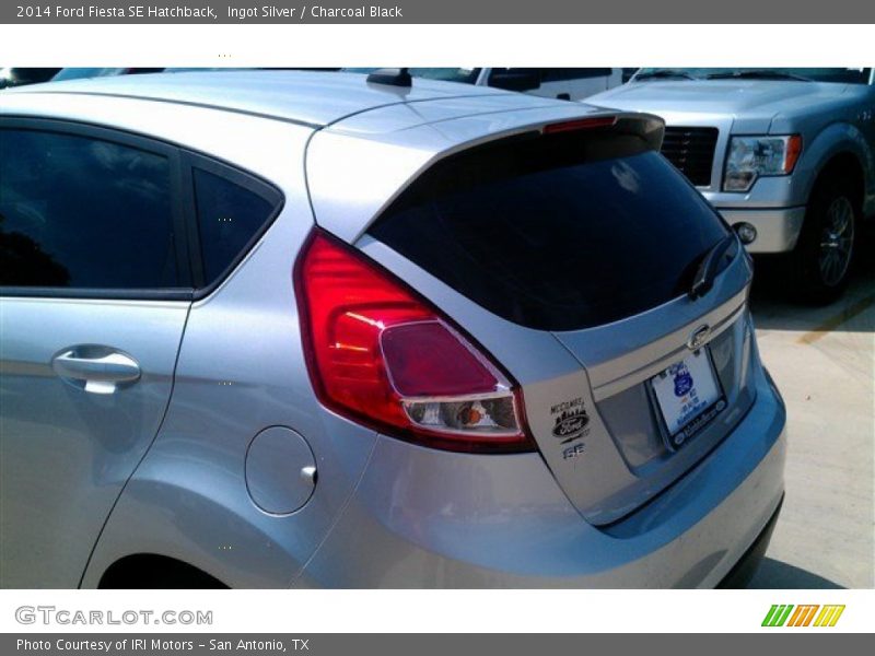 Ingot Silver / Charcoal Black 2014 Ford Fiesta SE Hatchback