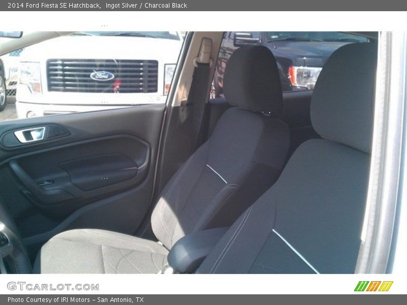 Ingot Silver / Charcoal Black 2014 Ford Fiesta SE Hatchback