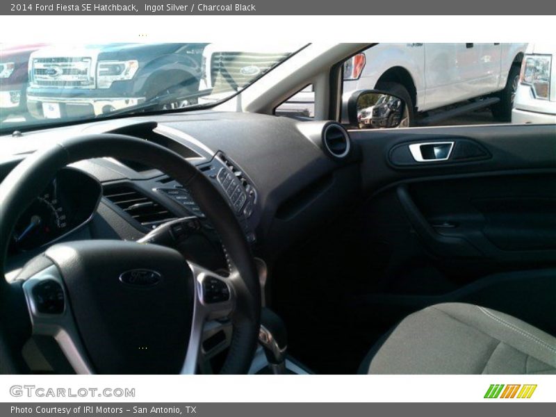 Ingot Silver / Charcoal Black 2014 Ford Fiesta SE Hatchback