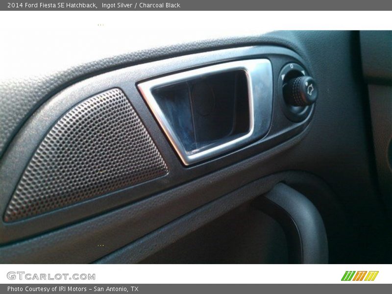 Ingot Silver / Charcoal Black 2014 Ford Fiesta SE Hatchback