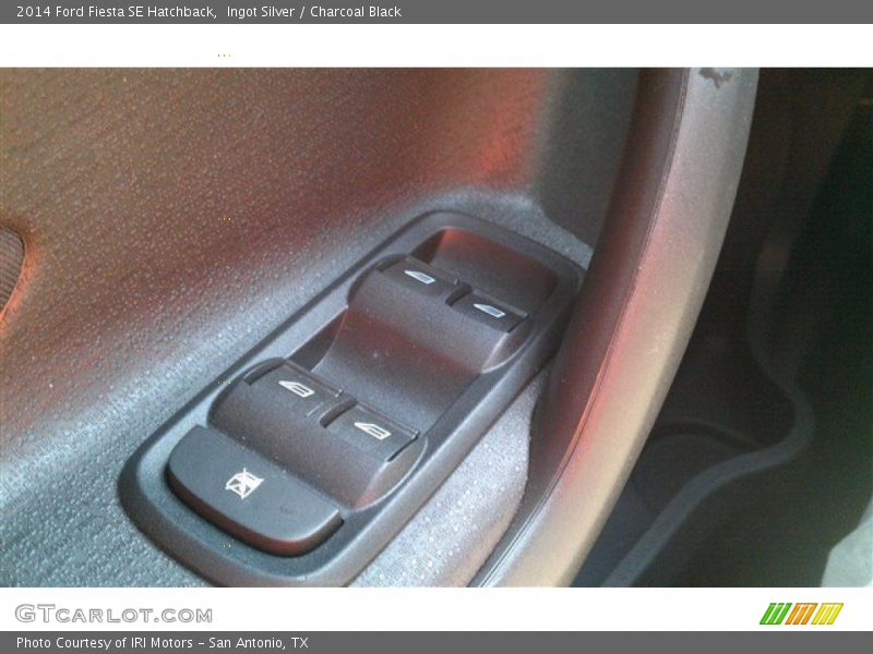 Ingot Silver / Charcoal Black 2014 Ford Fiesta SE Hatchback