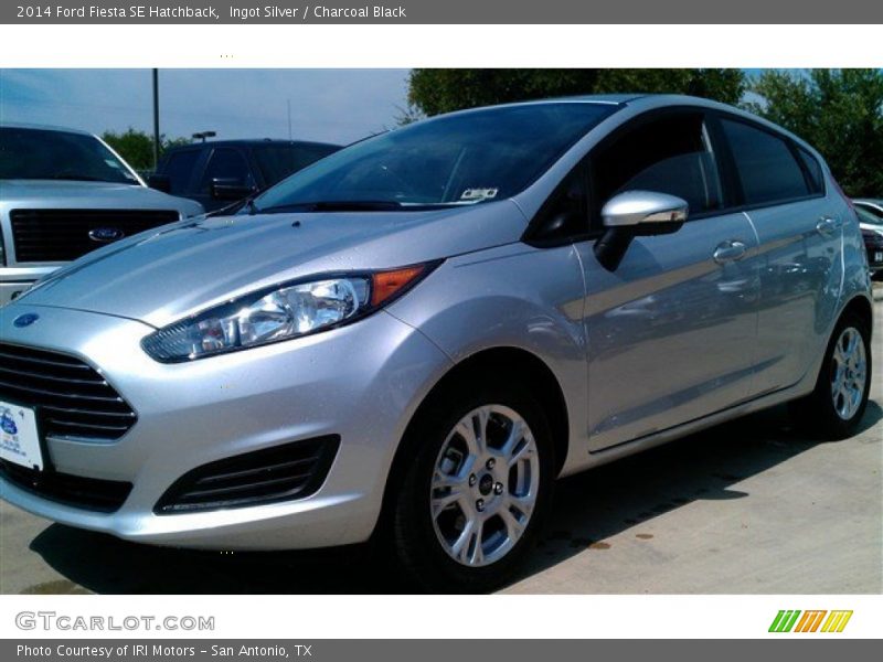 Ingot Silver / Charcoal Black 2014 Ford Fiesta SE Hatchback