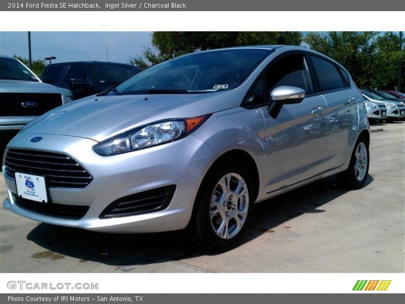 Ingot Silver / Charcoal Black 2014 Ford Fiesta SE Hatchback
