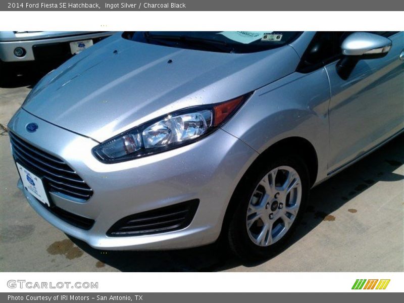 Ingot Silver / Charcoal Black 2014 Ford Fiesta SE Hatchback