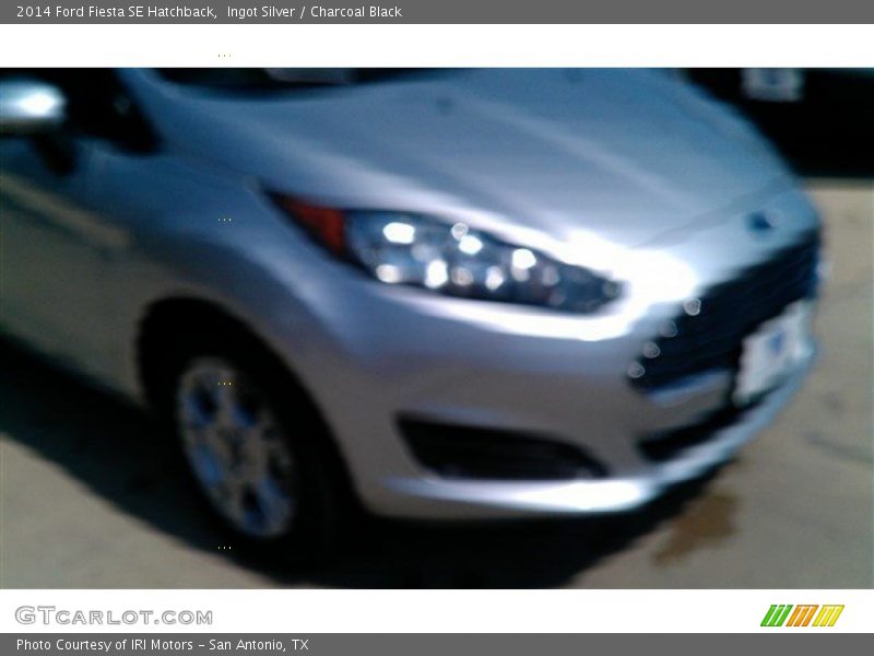 Ingot Silver / Charcoal Black 2014 Ford Fiesta SE Hatchback