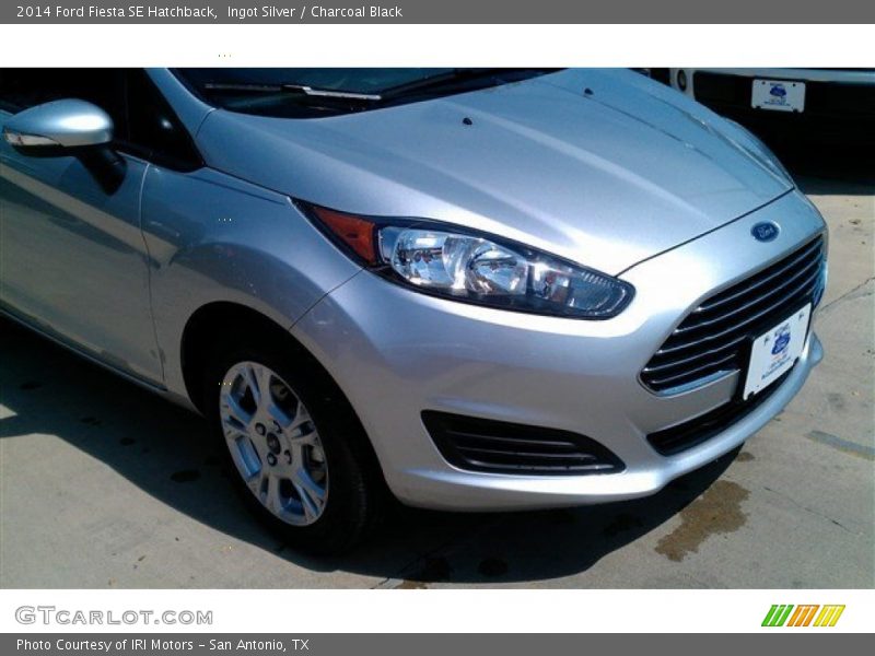 Ingot Silver / Charcoal Black 2014 Ford Fiesta SE Hatchback