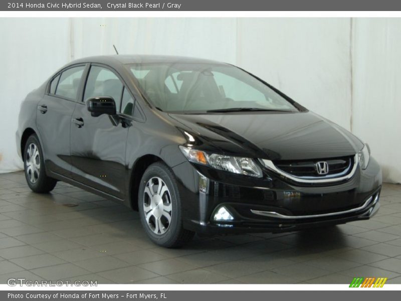 Front 3/4 View of 2014 Civic Hybrid Sedan