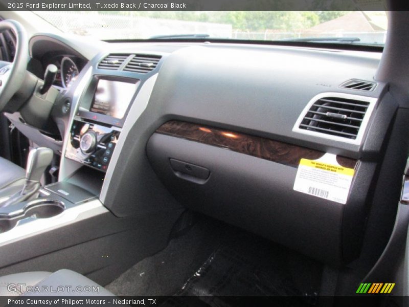 Tuxedo Black / Charcoal Black 2015 Ford Explorer Limited